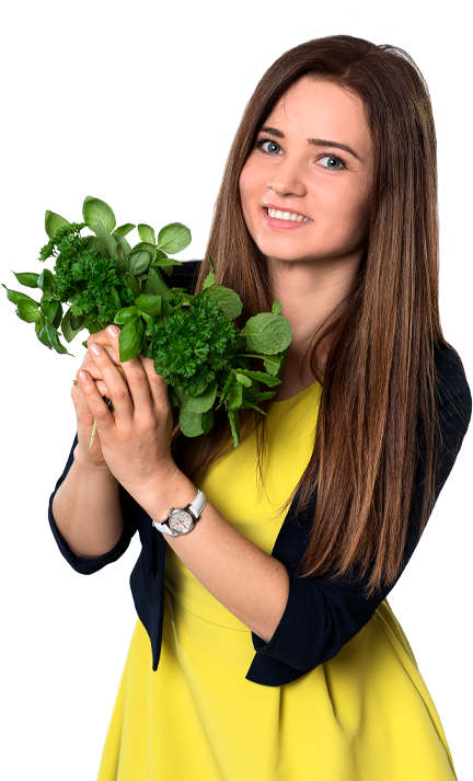Studia podyplomowe naturoterapia GWSP Chorzów modelka w żółtej sukience z bukietem ziół